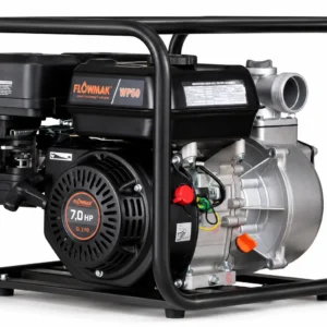 Vista en primer plano de motor y tanque de combustible de motobomba Flowmak WP50
